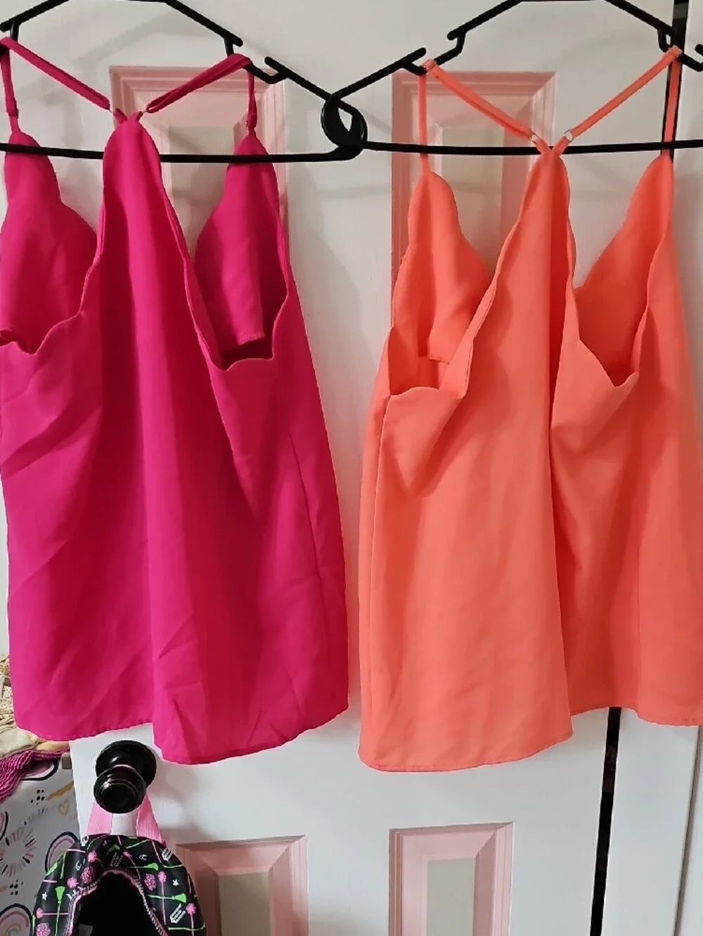 Pink LilyWomen’s Scallop V-Neck Cami Tank - Pink & Coral- Size M